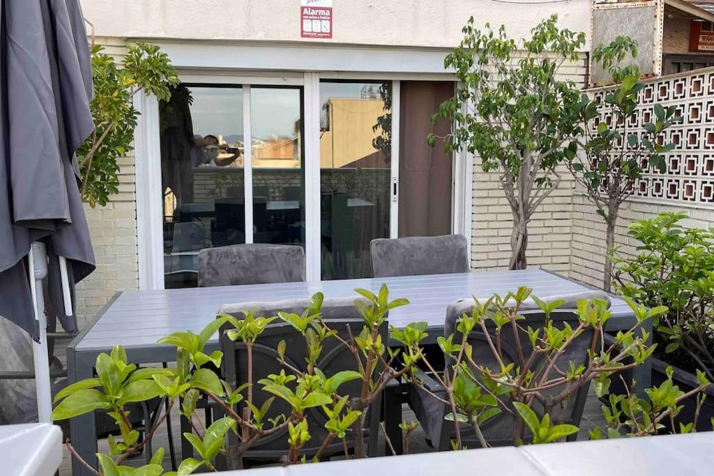 Spacious Penthouse With Big Private Terrace & View Apartament