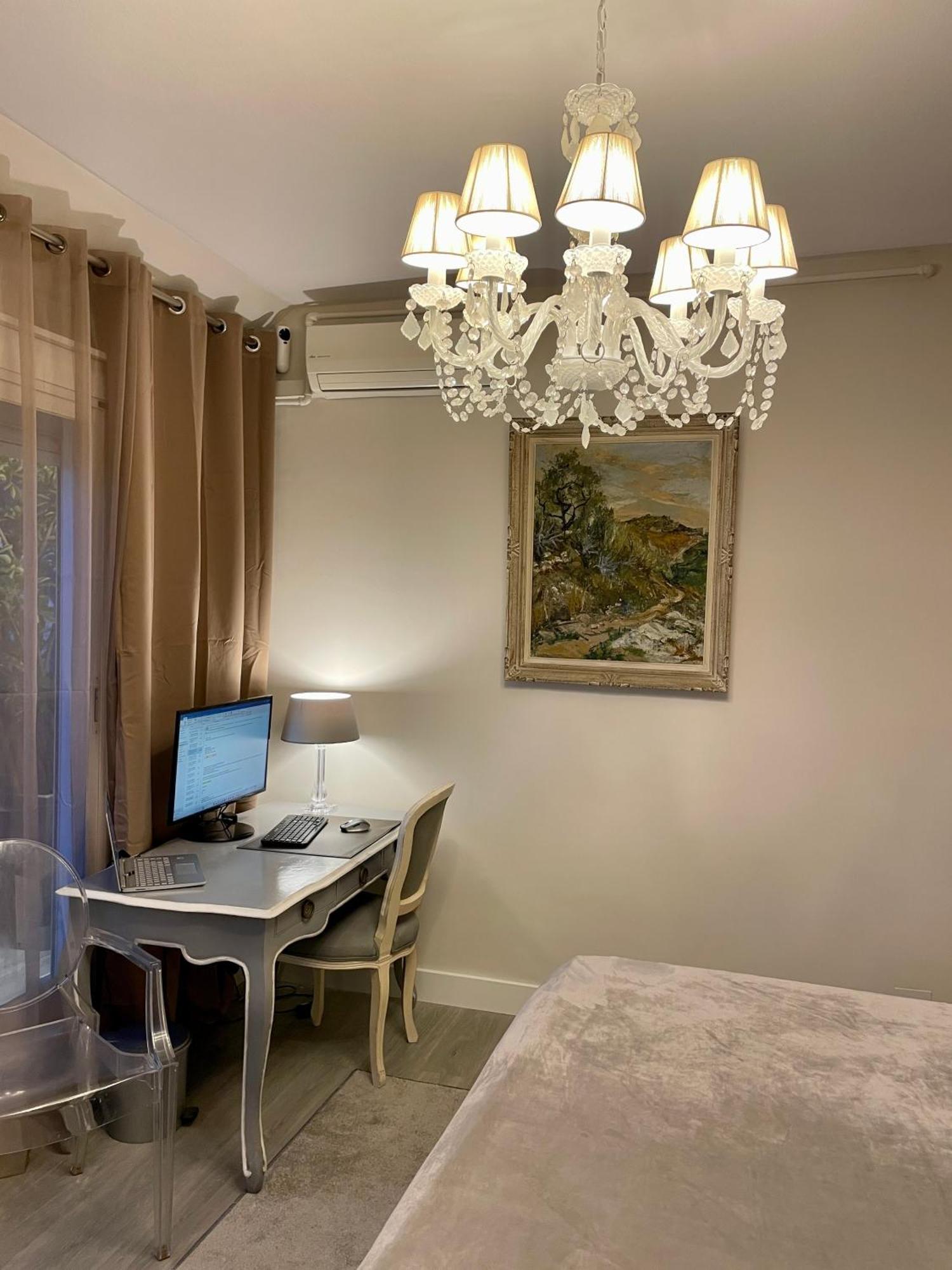 Spacious Penthouse With Big Private Terrace & View Apartament
