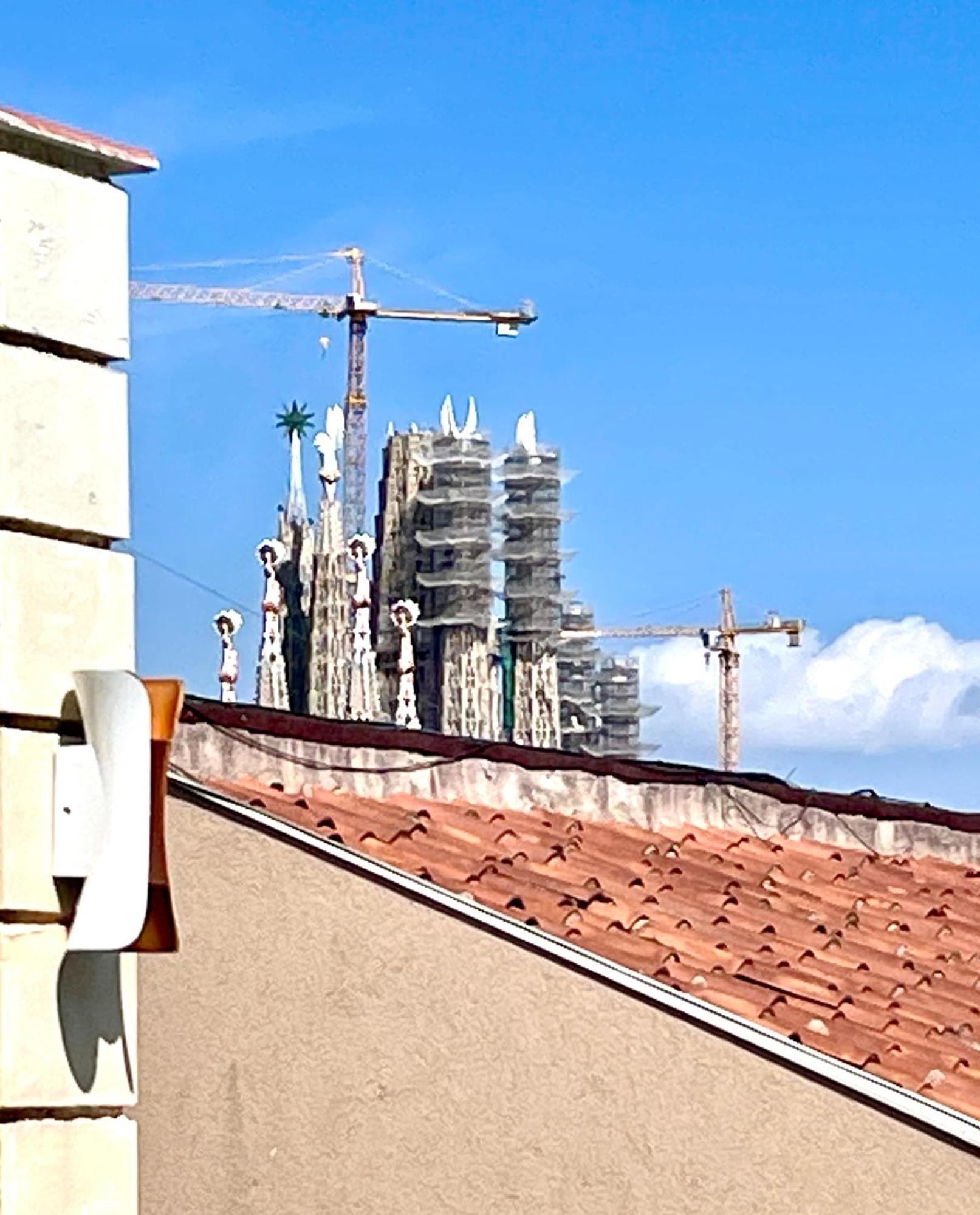 Spacious Penthouse With Big Private Terrace & View Apartament
